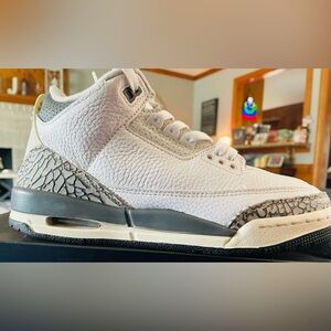 Nike Jordan 3 “Hide and Seek”
6Y-7.5W
$59
Original box,sticker and hang tag.